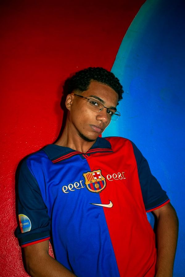 Torcedor com camisa retrô